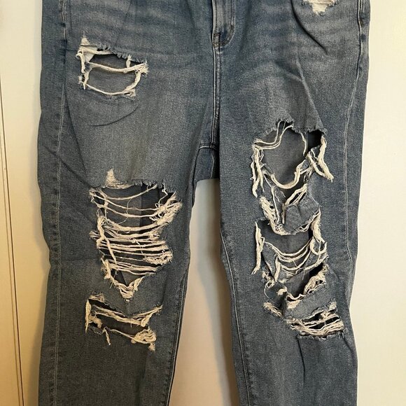 American Eagle Size 20 Curvy Mom Jean with Distressing - Picture 9 of 9